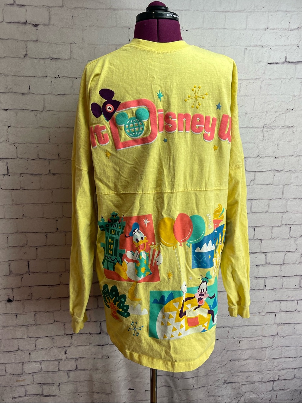 Disney Spirit Jersey size XL yellow play in the park Walt Disney world top